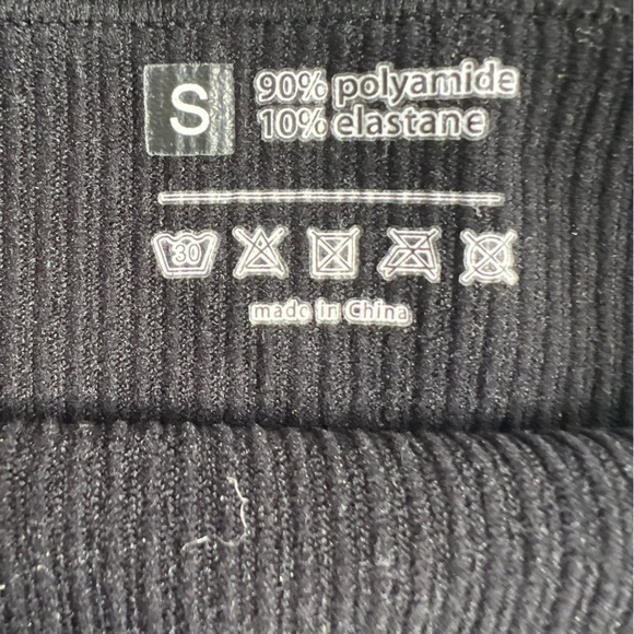 BLACK SEAMLESS RIBBED KNIT CROPPED SQUARE NECK TANK TOP SIZE SMALL - Picture 7 of 7